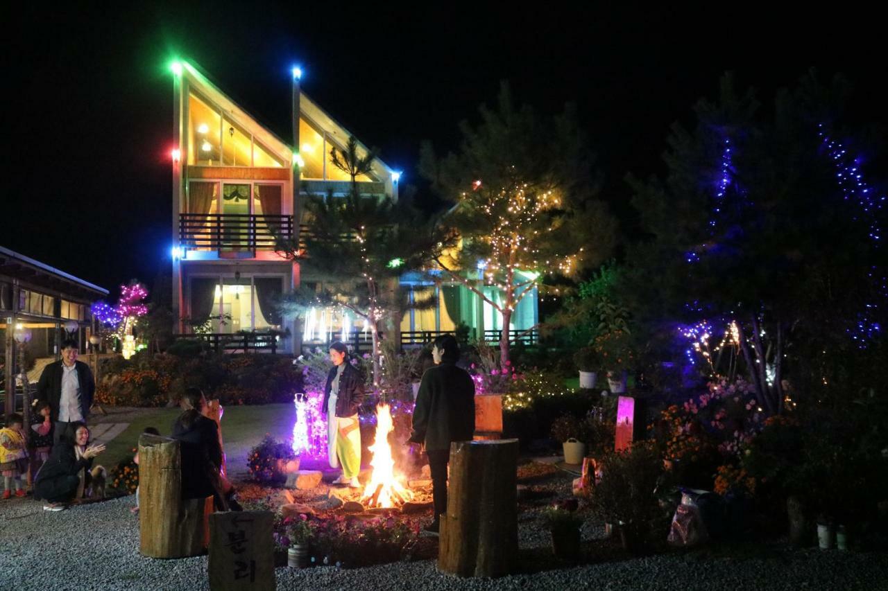 Moon On The Cloud Villa Yeongwol Exterior photo