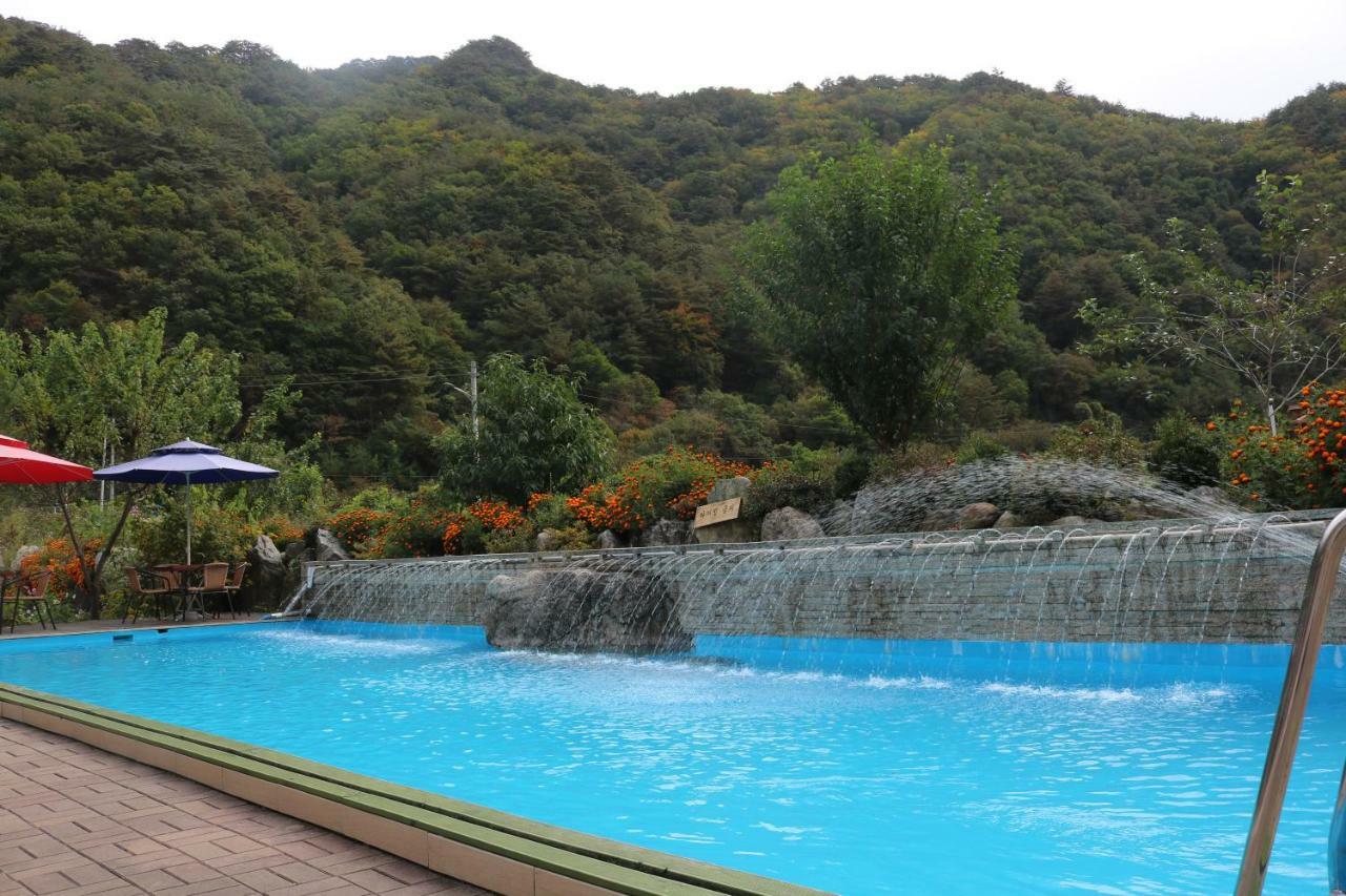 Moon On The Cloud Villa Yeongwol Exterior photo
